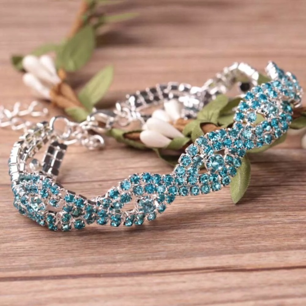 ❤️hold gorgeous aquamarine all rhinestone bracelet